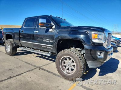 Czwarte zdjęcie samochodu z boku: 2017 GMC SIERRA K2500 DENALI VIN:1GT12UEYXHF130221 - miniatura