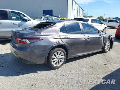 Trzecie zdjęcie samochodu z tyłu: 2022 TOYOTA CAMRY LE VIN:4T1C11AK8NU648830 - miniatura