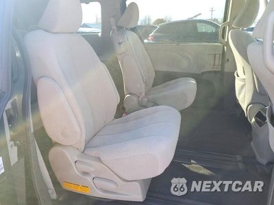 Zdjęcie 11 z 13 samochodu: 2011 TOYOTA SIENNA LE VIN:5TDKK3DCXBS042796 - miniatura