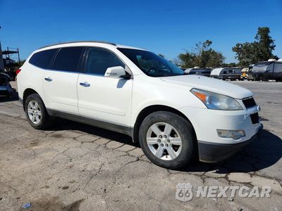 Czwarte zdjęcie samochodu z boku: 2011 CHEVROLET TRAVERSE LT VIN:1GNKRGED8BJ319802 - miniatura
