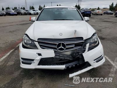 Piąte zdjęcie samochodu w środku: 2014 MERCEDES-BENZ C 250 VIN:WDDGF4HB0EA963028 - miniatura