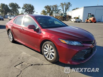 Czwarte zdjęcie samochodu z boku: 2018 TOYOTA CAMRY LE VIN:4T1B11HK2JU554213 - miniatura