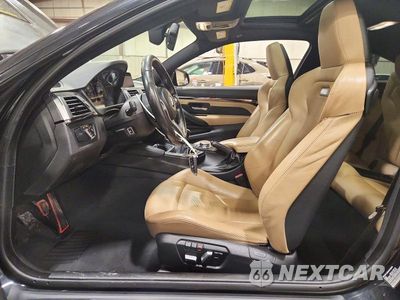 Zdjęcie 7 z 12 samochodu: 2016 BMW M4 VIN:WBS3R9C55GK335762 - miniatura