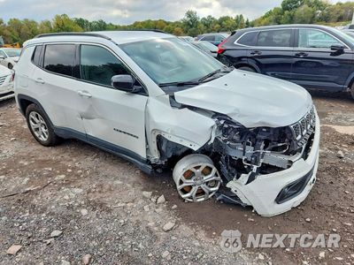 Czwarte zdjęcie samochodu z boku: 2024 JEEP COMPASS LATITUDE VIN:3C4NJDBN8RT100527 - miniatura
