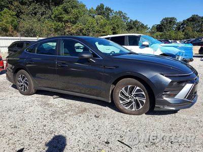 Czwarte zdjęcie samochodu z boku: 2026 HYUNDAI SONATA HYBRID BLUE VIN:KMHL24JJ8TA187939 - miniatura