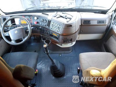 Zdjęcie 8 z 14 samochodu: 2013 VOLVO VN VNL VIN:4V4NC9TGXDN562446 - miniatura