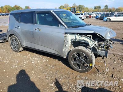 Czwarte zdjęcie samochodu z boku: 2023 KIA SOUL EX VIN:KNDJ33AU5P7842574 - miniatura