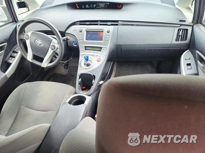 Zdjęcie 8 z 13 samochodu: 2013 TOYOTA PRIUS TWO VIN:JTDKN3DU1D5667662 - miniatura