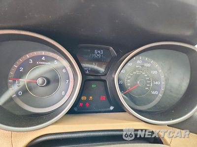Zdjęcie 9 z 12 samochodu: 2013 HYUNDAI ELANTRA LIMITED VIN:KMHDH4AE4DU531241 - miniatura