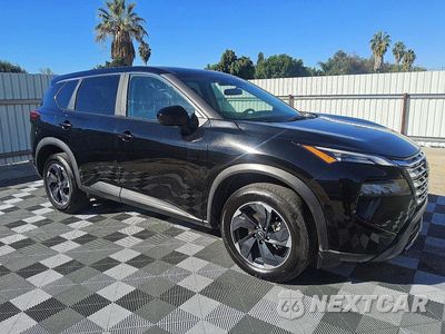 Czwarte zdjęcie samochodu z boku: 2023 NISSAN ROGUE SV VIN:5N1BT3BA2PC753105 - miniatura