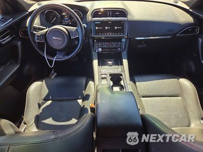 Zdjęcie 8 z 13 samochodu: 2020 JAGUAR F-PACE PREMIUM VIN:SADCJ2FX7LA643877 - miniatura