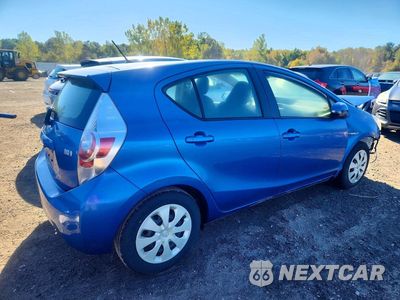 Trzecie zdjęcie samochodu z tyłu: 2014 TOYOTA PRIUS C TWO VIN:JTDKDTB31E1073840 - miniatura