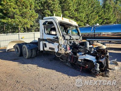Czwarte zdjęcie samochodu z boku: 2020 FREIGHTLINER CASCADIA 1 - SEMI TRUCK VIN:1FUJHLDV0LLLY9206 - miniatura