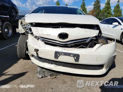 Piąte zdjęcie samochodu w środku: 2013 TOYOTA PRIUS V THREE VIN:JTDZN3EU5D3212757 - miniatura