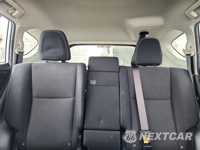 Zdjęcie 10 z 13 samochodu: 2016 TOYOTA RAV4 HV XLE VIN:JTMRJREV9GD032686 - miniatura