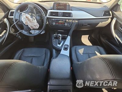 Zdjęcie 8 z 12 samochodu: 2014 BMW 320 I XDRIVE VIN:WBA3C3C52EPV90694 - miniatura