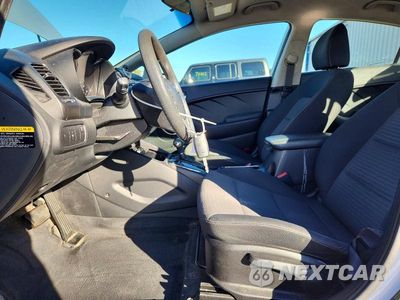 Zdjęcie 7 z 12 samochodu: 2017 KIA FORTE LX VIN:3KPFL4A79HE016110 - miniatura