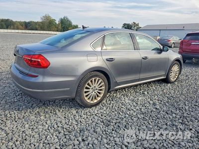 Trzecie zdjęcie samochodu z tyłu: 2016 VOLKSWAGEN PASSAT SE VIN:1VWBT7A33GC047904 - miniatura