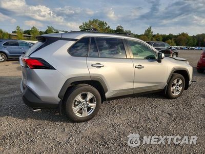 Trzecie zdjęcie samochodu z tyłu: 2025 TOYOTA RAV4 HYBRID XLE VIN:JTMRWRFV1SD290967 - miniatura
