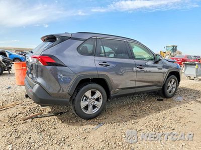 Trzecie zdjęcie samochodu z tyłu: 2025 TOYOTA RAV4 HYBRID XLE VIN:JTMRWRFV8SD310597 - miniatura