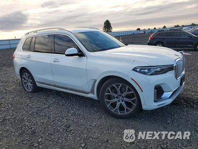Czwarte zdjęcie samochodu z boku: 2021 BMW X7 XDRIVE40I VIN:5UXCW2C08M9G03090 - miniatura