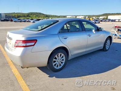 Trzecie zdjęcie samochodu z tyłu: 2010 TOYOTA CAMRY XLE V6 VIN:4T1BK3EKXAU110672 - miniatura