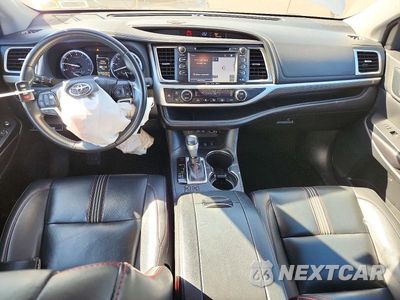 Zdjęcie 8 z 13 samochodu: 2019 TOYOTA HIGHLANDER SE VIN:5TDJZRFH6KS619181 - miniatura
