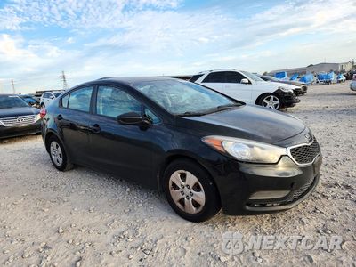 Czwarte zdjęcie samochodu z boku: 2016 KIA FORTE LX VIN:KNAFK4A61G5468618 - miniatura