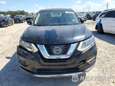 Piąte zdjęcie samochodu w środku: 2017 NISSAN ROGUE S VIN:KNMAT2MV2HP603497 - miniatura