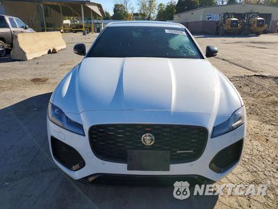 Piąte zdjęcie samochodu w środku: 2024 JAGUAR XF R-DYNAMIC SE VIN:SAJBL4GX4RCY95855 - miniatura