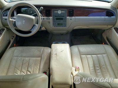 Zdjęcie 8 z 12 samochodu: 2005 LINCOLN TOWN CAR SIGNATURE VIN:1LNHM81W75Y649243 - miniatura