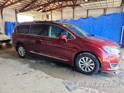 Czwarte zdjęcie samochodu z boku: 2017 CHRYSLER PACIFICA TOURING L VIN:2C4RC1BGXHR583841 - miniatura