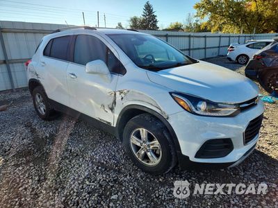 Czwarte zdjęcie samochodu z boku: 2020 CHEVROLET TRAX 1LT VIN:KL7CJPSB6LB313447 - miniatura