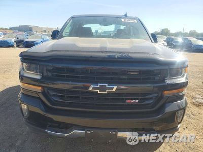 Piąte zdjęcie samochodu w środku: 2018 CHEVROLET SILVERADO K1500 LT VIN:3GCUKRECXJG521520 - miniatura