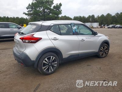 Trzecie zdjęcie samochodu z tyłu: 2020 NISSAN KICKS SV VIN:3N1CP5CV7LL525418 - miniatura