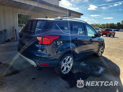 Trzecie zdjęcie samochodu z tyłu: 2019 FORD ESCAPE TITANIUM VIN:1FMCU9J93KUA45248 - miniatura