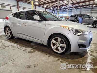 Czwarte zdjęcie samochodu z boku: 2015 HYUNDAI VELOSTER BASE VIN:KMHTC6AD6FU244760 - miniatura