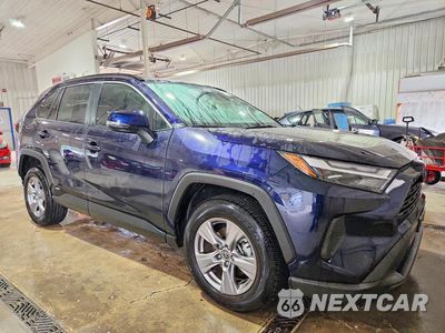 Czwarte zdjęcie samochodu z boku: 2025 TOYOTA RAV4 HYBRID XLE VIN:JTMRWRFV7SJ074428 - miniatura