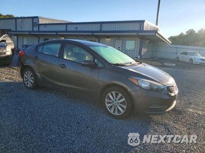 Czwarte zdjęcie samochodu z boku: 2014 KIA FORTE LX VIN:KNAFX4A69E5218798 - miniatura