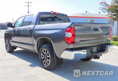 Czwarte zdjęcie samochodu z boku: 2021 TOYOTA TUNDRA CREWMAX SR5 VIN:5TFEY5F11MX286675 - miniatura