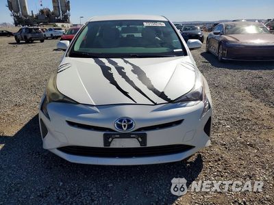 Piąte zdjęcie samochodu w środku: 2016 TOYOTA PRIUS TWO ECO VIN:JTDKARFU3G3019042 - miniatura