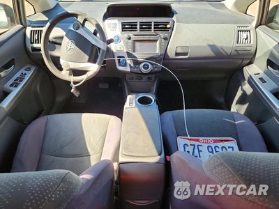Zdjęcie 8 z 13 samochodu: 2013 TOYOTA PRIUS V THREE VIN:JTDZN3EU1D3192331 - miniatura
