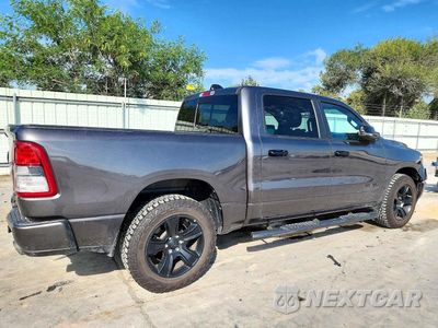 Trzecie zdjęcie samochodu z tyłu: 2023 RAM 1500 BIG HORN/LONE STAR VIN:1C6SRFFT9PN692377 - miniatura