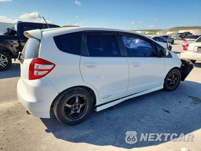 Trzecie zdjęcie samochodu z tyłu: 2013 HONDA FIT SPORT VIN:JHMGE8H51DC043943 - miniatura