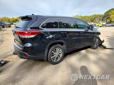 Trzecie zdjęcie samochodu z tyłu: 2018 TOYOTA HIGHLANDER XLE VIN:5TDJZRFH3JS885482 - miniatura