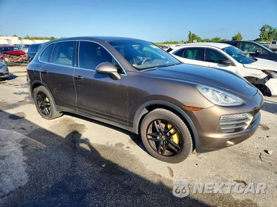 Czwarte zdjęcie samochodu z boku: 2014 PORSCHE CAYENNE S VIN:WP1AB2A23ELA55038 - miniatura
