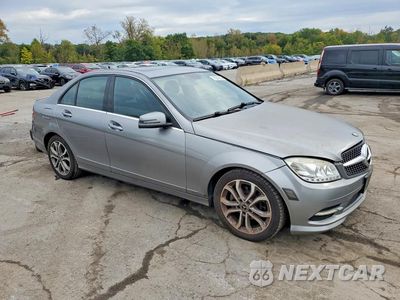 Czwarte zdjęcie samochodu z boku: 2011 MERCEDES-BENZ C 300 4MATIC VIN:WDDGF8BB6BR182883 - miniatura