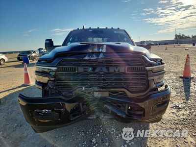 Piąte zdjęcie samochodu w środku: 2025 RAM 3500 LARAMIE VIN:3C63RRJL7SG503367 - miniatura