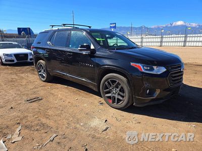 Czwarte zdjęcie samochodu z boku: 2021 CHEVROLET TRAVERSE PREMIER VIN:1GNEVKKW8MJ166682 - miniatura