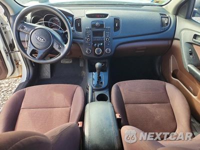 Zdjęcie 8 z 12 samochodu: 2010 KIA FORTE EX VIN:KNAFU4A27A5129148 - miniatura